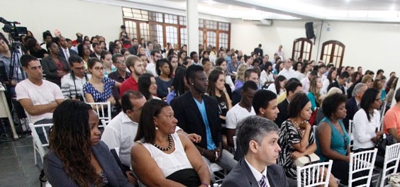 Universitários, defensores públicos, advogados e personalidades do cenário jurídico formaram a plateia de cerca de 300 pessoas