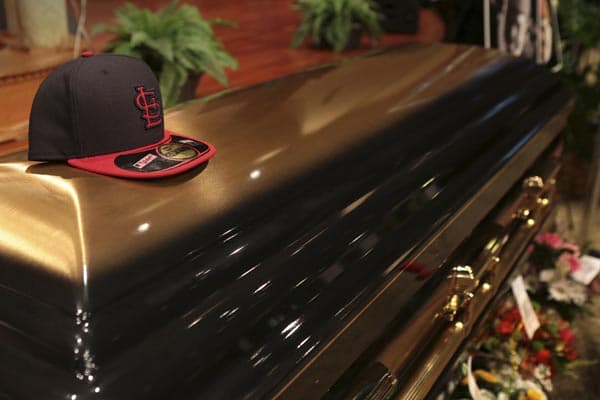 Milhares de pessoas vão ao funeral de Michael Brown nos Estados Unidos