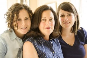 As fundadoras da página Sherry Matusoff Merfish (ao centro) e suas filhas Beth e Brett Matusoff Merfish