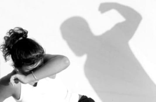 “Mulher de malandro” e a normalização da violência doméstica