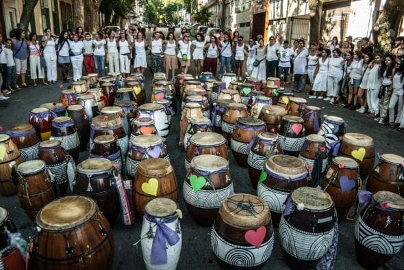 candombe-tambores-no-chão