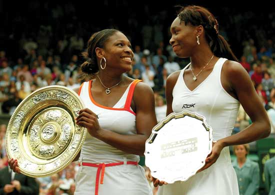 THE WILLIAMS SISTERS OF THE U.S. HOLD THEIR TROPHIES AFTER WOMEN'S SINGLES FINAL AT WIMBLEDON