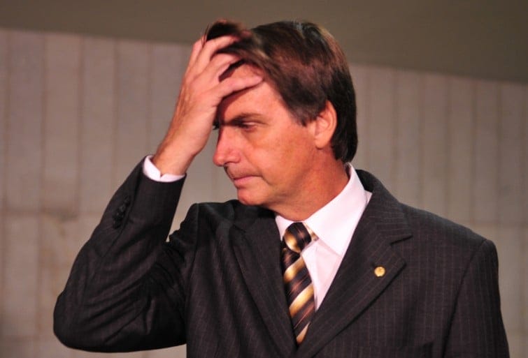 Não para de se expandir o constrangimento em escala global do deputado federal Jair Bolsonaro (PSC-RJ)