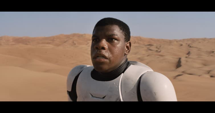John Boyega responde a críticas por stormtrooper negro em ‘Star Wars’: ‘Acostumem-se com isso’