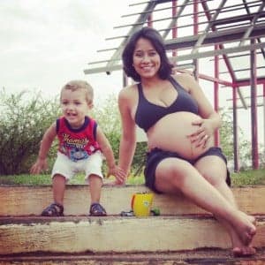 Cinthia, grávida de Raul, com o filho Davi (Foto: Arquivo pessoal)