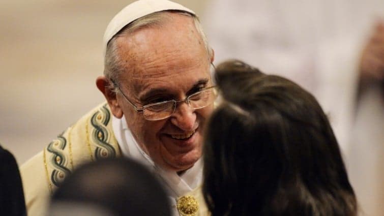 Papa recebe transsexual no Vaticano: “Deus aceita-te como és”
