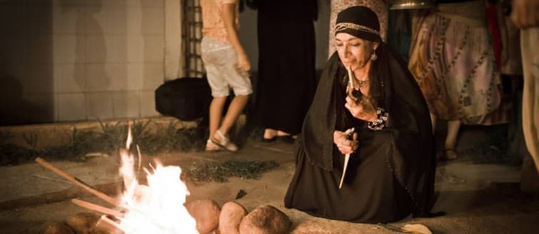 Grupo resgata rituais ancestrais, pratica poligamia e vive num casarão em Laranjeiras
