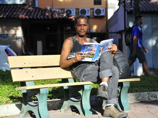 Morador de rua volta a estudar para realizar sonho de ter casa no ES