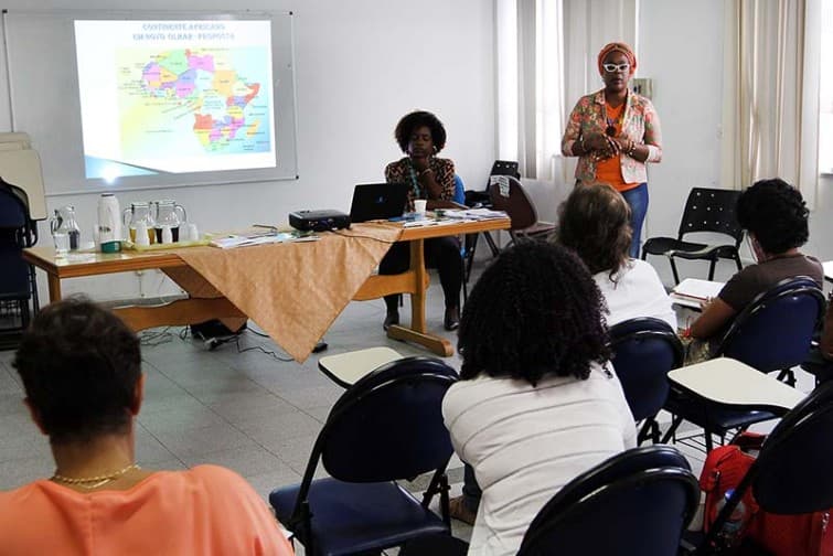 Curso orienta professores sobre relações étnico-raciais em Macaé