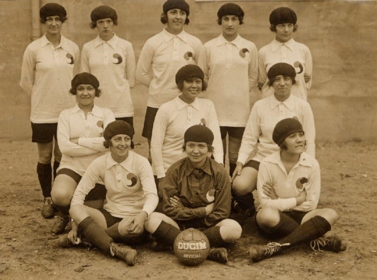 Femina_Sport_1921-910x677