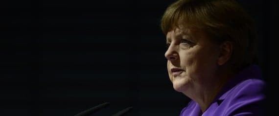 Alemães não podem virar as costas a passado nazista, diz Merkel