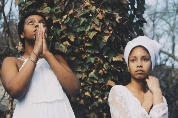Conheça Oshun, um duo feminino de hip hop de Nova York com influências yorubá