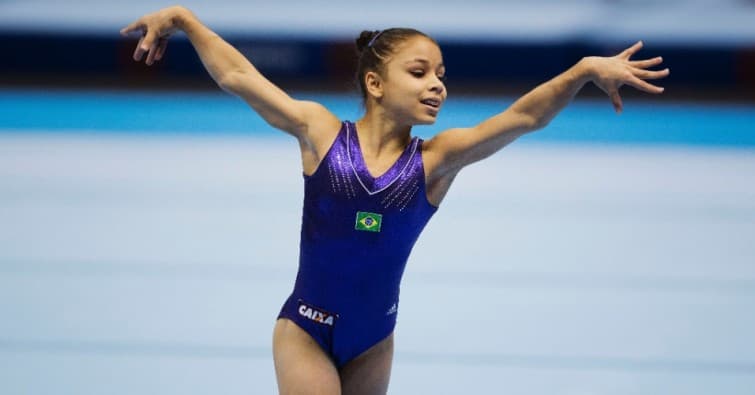 Flávia Saraiva de 15 anos da medalhas de ouro ao Brasil na Copa