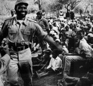 Samora Machel nos campos | DR