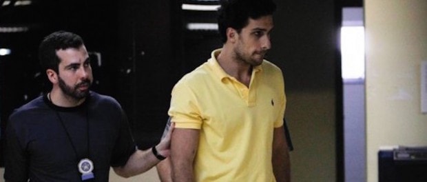‘Playboy’ José Phillipe Ribeiro de Castro sendo preso. Foto: O Globo