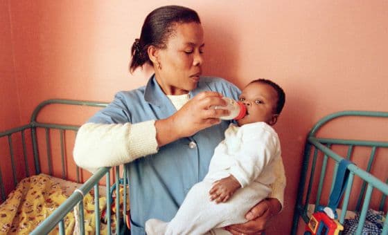 Cuba é o primeiro país a eliminar a transmissão do HIV de mãe para filho, diz OMS