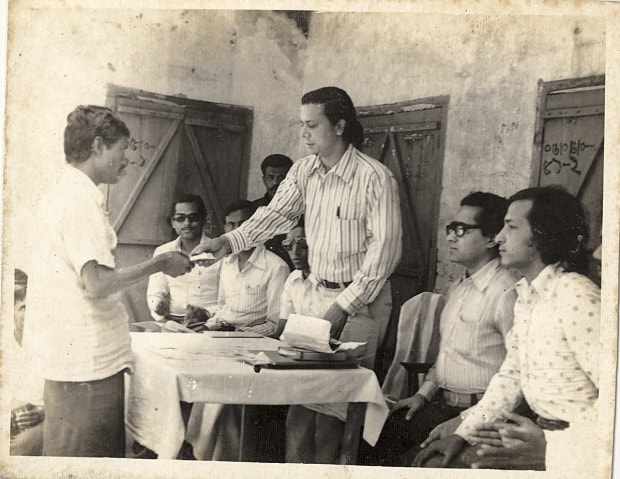 Yunus em 1976, quando começou as ações que deram forma ao Grameen Bank