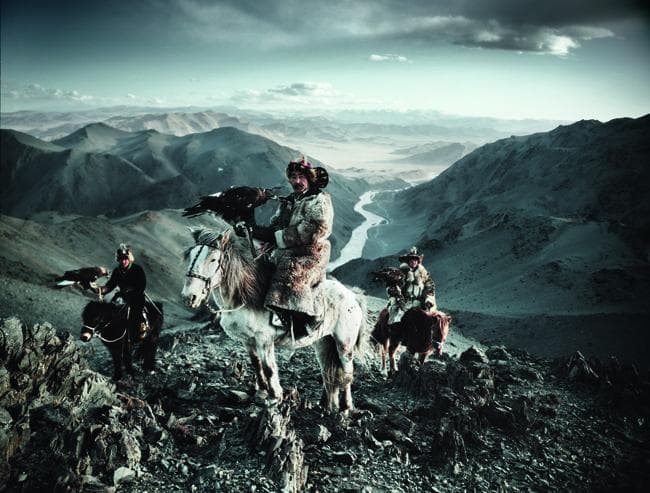 Homens da tribo Kazakh, moradores das montanhas remotas da região de Bayan Olgii, na Mongólia