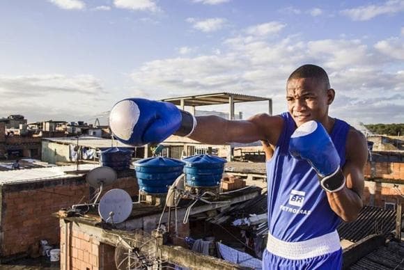 Boxeador em busca de medalha no Pan teve ajuda de ONG que apoia liderança jovem