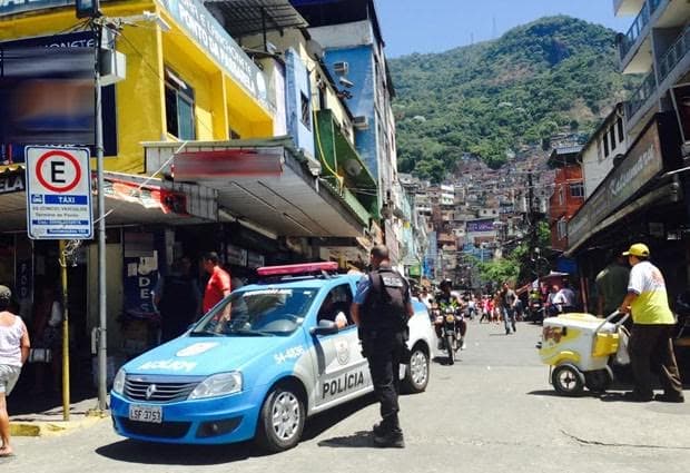 Moradores da Rocinha lincham suspeito de agredir bebê