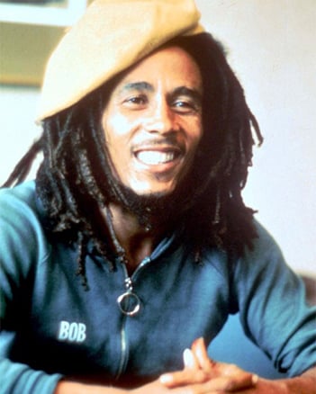 Seguidor-da-cultura-Rastafari-Bob-Marley-foi-o-responsável-por-popularizar-a-filosofia-e-os-dreads-em-todo-o-mundo.-Foto-Bob-Marley-Divulgação