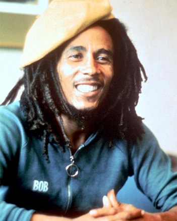 Seguidor-da-cultura-Rastafari-Bob-Marley-foi-o-responsável-por-popularizar-a-filosofia-e-os-dreads-em-todo-o-mundo.-Foto-Bob-Marley-Divulgação