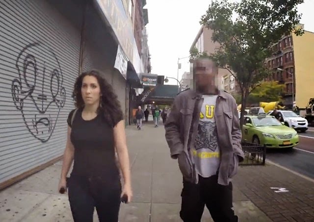 Um experimento idealizado pela ONG Hollaback, permitiu analisar o quanto as mulheres sofrem com o assédio masculino nas ruas de Nova York / Imagem: Reprodução Youtube