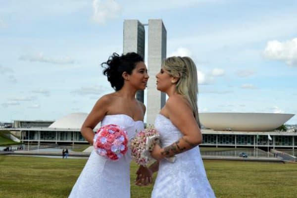 “Brasil vai à idade das trevas ao excluir gays do Estatuto da Família”
