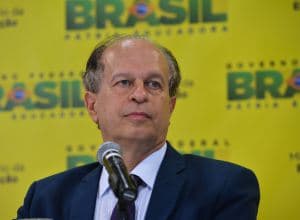 Renato Janine Ribeiro, ministro da educação, teve que vir a público explicar o porquê do recuo na criação do Comitê de Gênero.