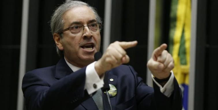 Flávia Biroli: Quem ganha com a onda ultra-conservadora que ameaça a democracia no Brasil?