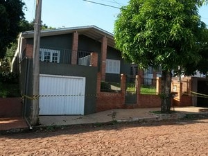 Casa onde foi encontrado o corpo na cidade de Horizontina (Foto: RBS TV)