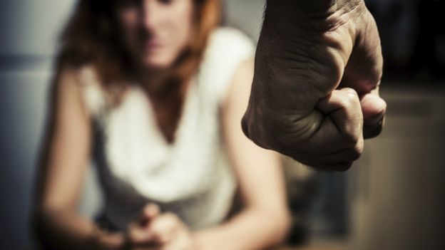 Sete entre 10 atendimentos médicos a mulheres foram causados por agressões de conhecidos, como parentes e parceiros