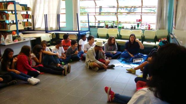 Contação de histórias na Escola Estadual José Cândido Souza deu mais utilidade à sala de leitura e aproximou voluntárias da escola