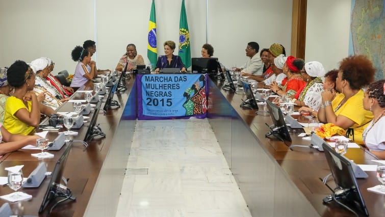 Presidenta Dilma Rousseff recebe representantes da Marcha das Mulheres Negras