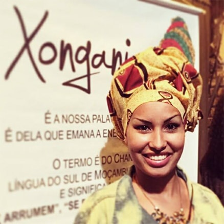 A Xongani está “africanizando” o mercado de moda desde 2010, e a suas maiores características são a modelagem que valoriza a mulher brasileira e negra. (Foto: Divulgação)