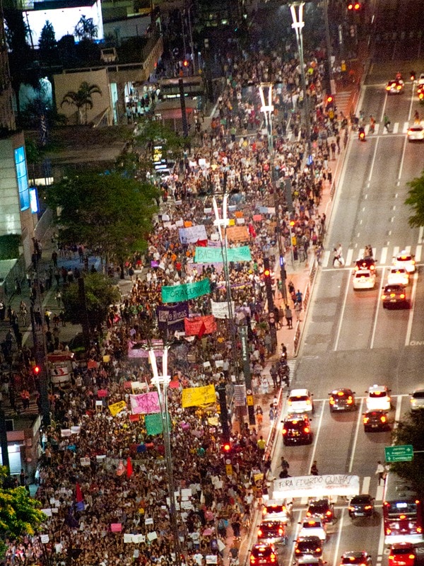 manifestantes-fecham-a-paulista-em-protesto-contra-eduardo-cunha