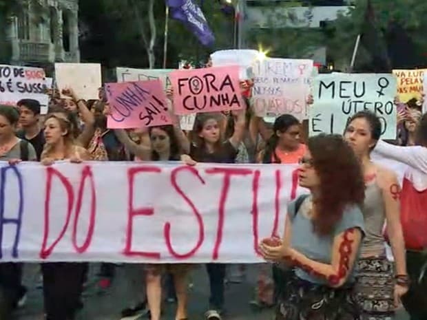 Mulheres voltam a protestar contra projeto de lei de Eduardo Cunha
