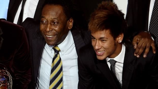 Neymar toma a pior decisão diante dos racistas. Imita Pelé. Não percebe. Seu silêncio é cúmplice do preconceito. Neymar precisa assumir que é negro. Graças a Deus…