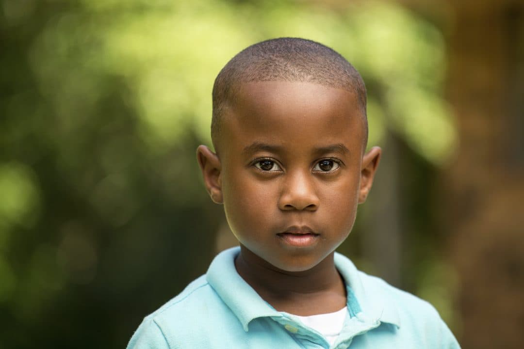 O estigma da raça: crianças negras, educação básica e racismo