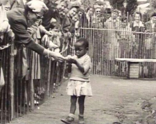 1958_Belgium_African-girl-being-zoo-like-exhibited