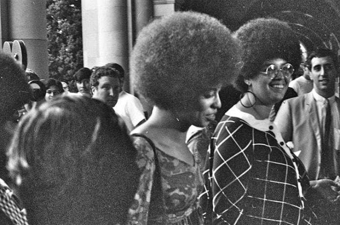 Angela_Davis_enters_Royce_Hall_for_first_lecture_October_7_1969