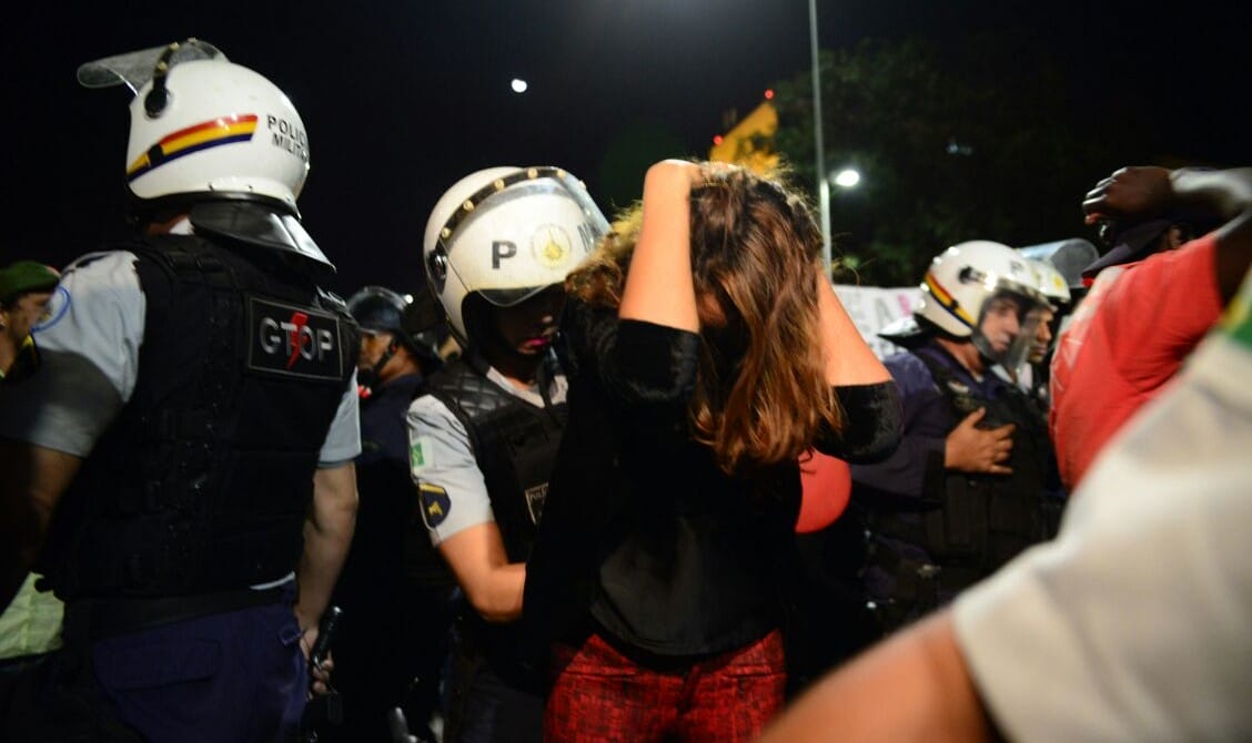 Brasília: Mulheres contra o impeachment são agredidas pela PM