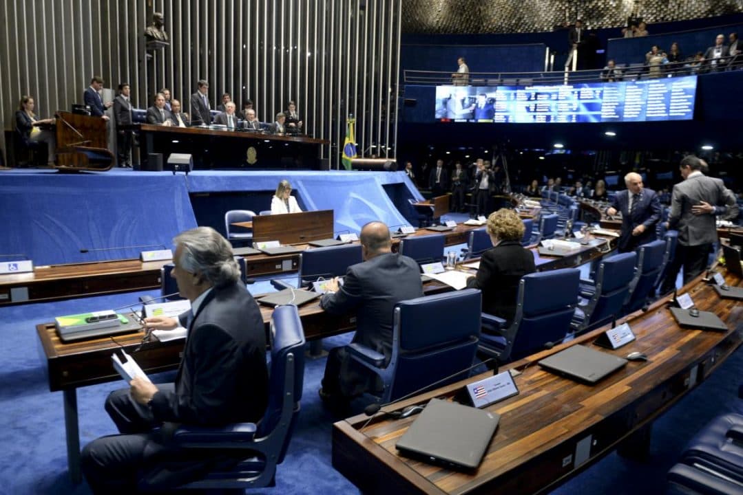Por 55 votos a favor, Senado abre processo de impeachment e afasta Dilma