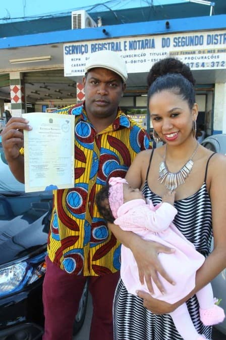 Bebê que ganhou na Justiça direito a nome africano é registrado na Baixada