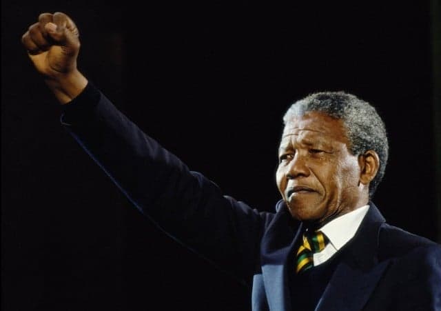 Mandela faz 90 anos e pede mais esforço pelos pobres