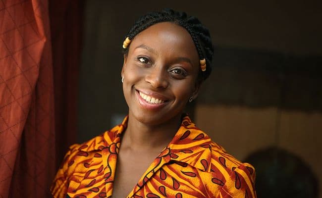 Um lado obscuro nigeriano: ‘Hibisco roxo’, de Chimamanda Ngozi Adichie