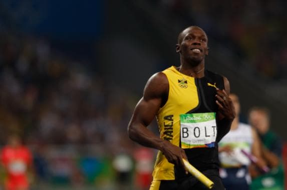 Usain Bolt posta foto ao lado da namorada com mensagem de amor