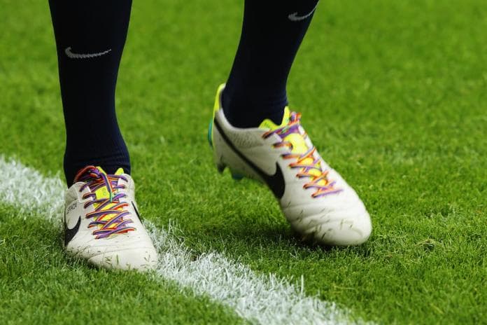 LONDON, ENGLAND - SEPTEMBER 21: John Heitinga of Everton wears rainbow-coloured shoe laces as part of a campaign against homophobia in football before the Barclays Premier League match between West Ham United and Everton at the Boleyn Ground on September 21, 2013 in London, England. (Photo by Ian Walton/Getty Images)
