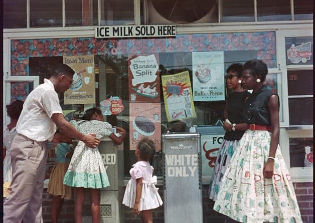 Série de fotos histórica escancara o racismo nos EUA da década de 1950