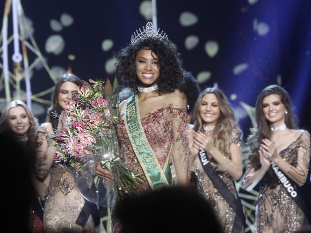 Raissa Santana, a Miss Brasil 2016, quer mostrar que mulheres negras podem TUDO